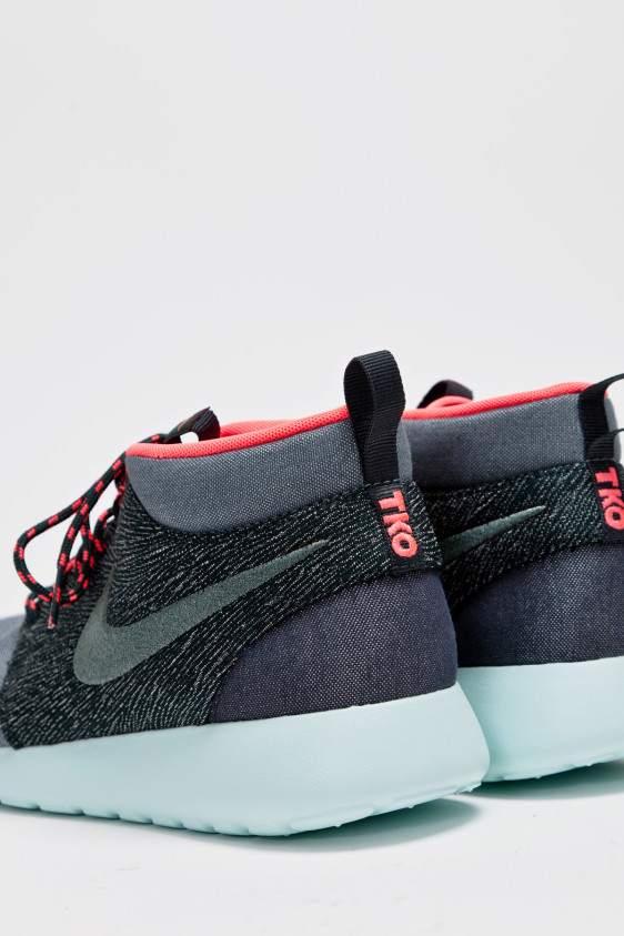 red nike roshe shoes